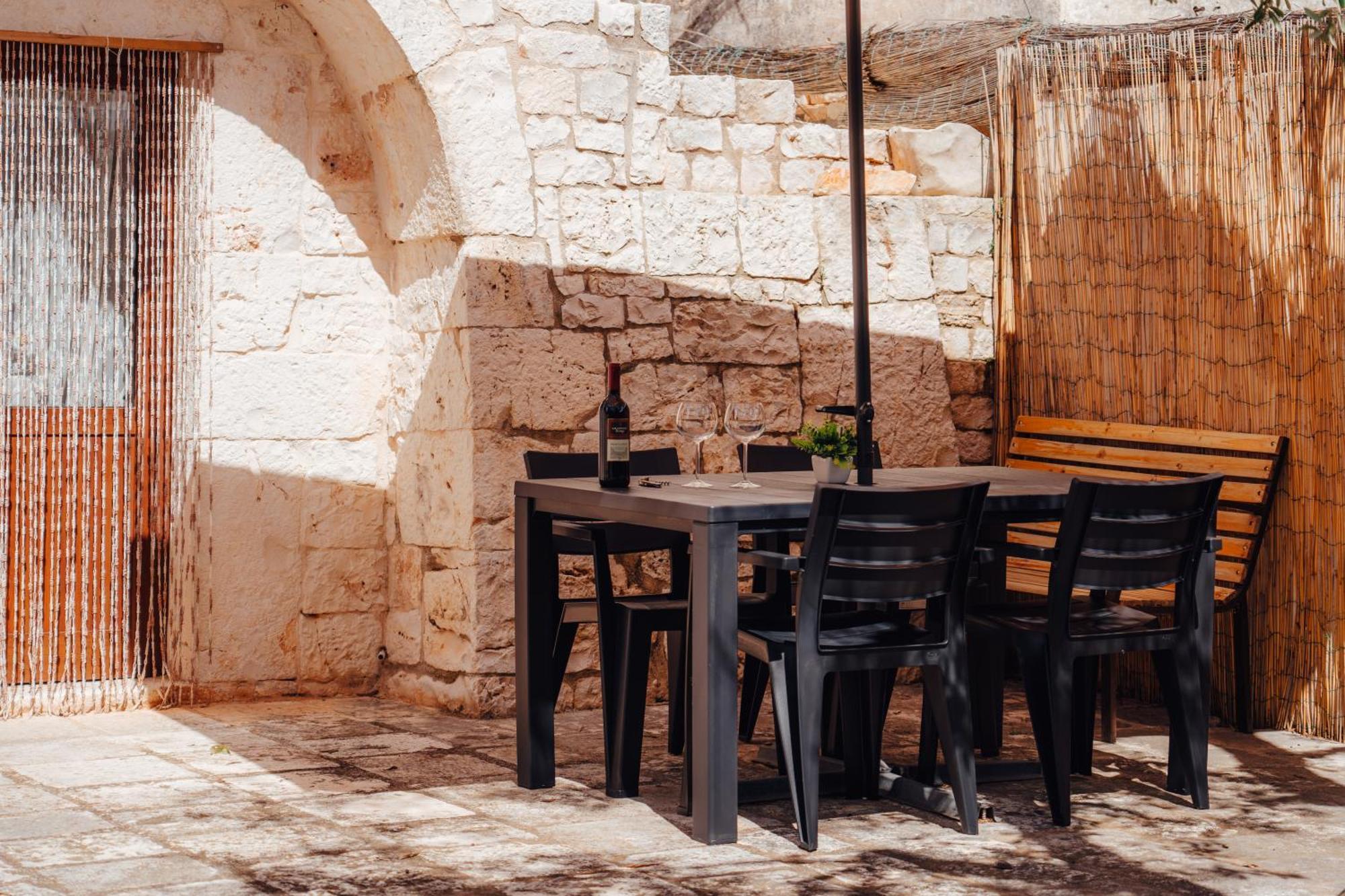 Loli Trulli Superior Villa - Free Parking กัสเตลลานา กรอตเต ภายนอก รูปภาพ